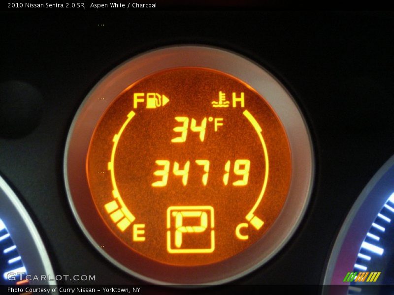Aspen White / Charcoal 2010 Nissan Sentra 2.0 SR