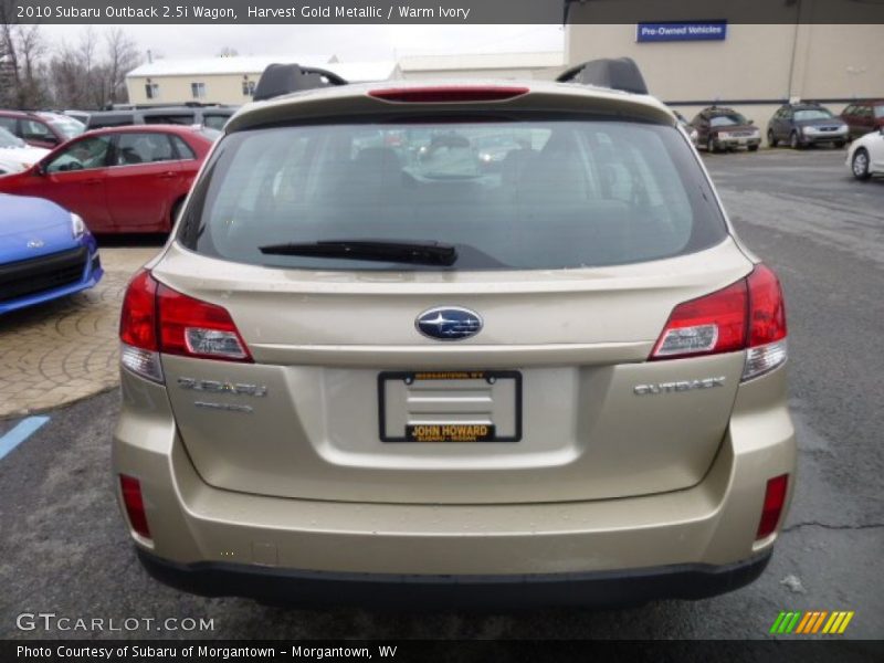 Harvest Gold Metallic / Warm Ivory 2010 Subaru Outback 2.5i Wagon