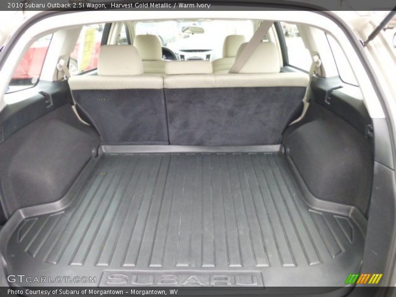 Harvest Gold Metallic / Warm Ivory 2010 Subaru Outback 2.5i Wagon