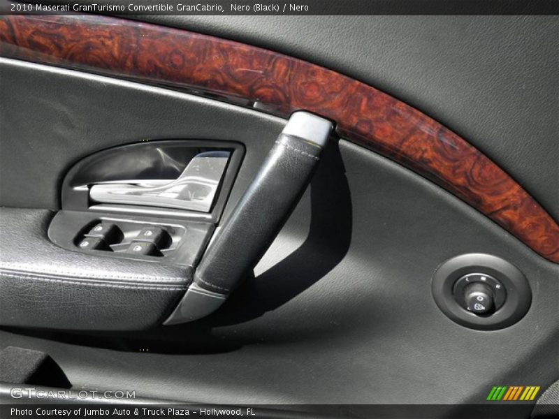 Controls of 2010 GranTurismo Convertible GranCabrio