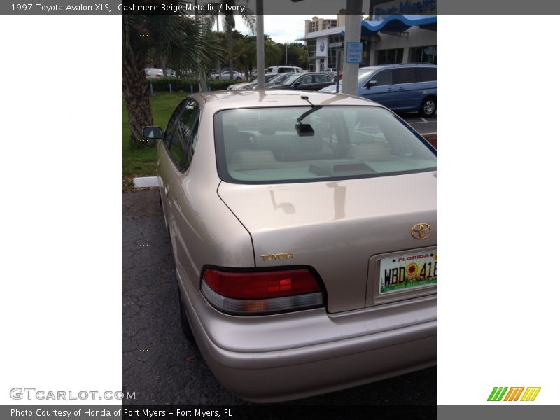 Cashmere Beige Metallic / Ivory 1997 Toyota Avalon XLS