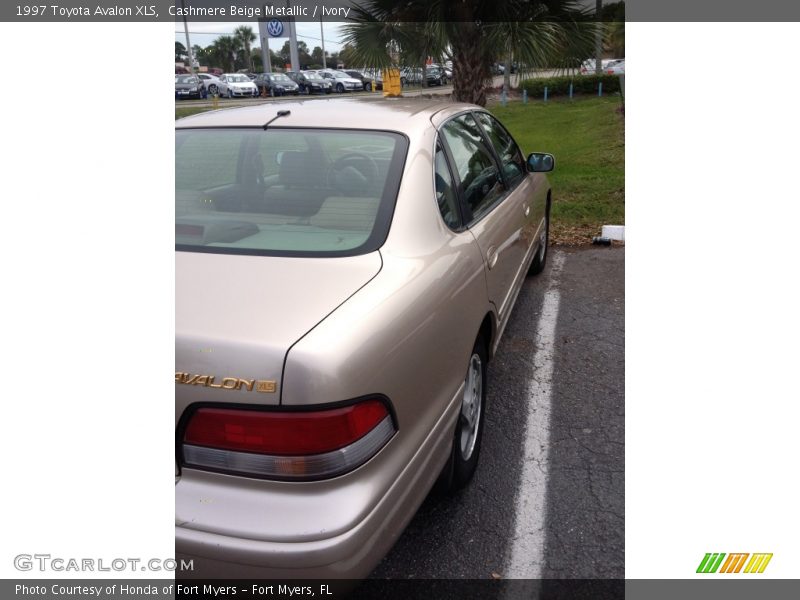 Cashmere Beige Metallic / Ivory 1997 Toyota Avalon XLS