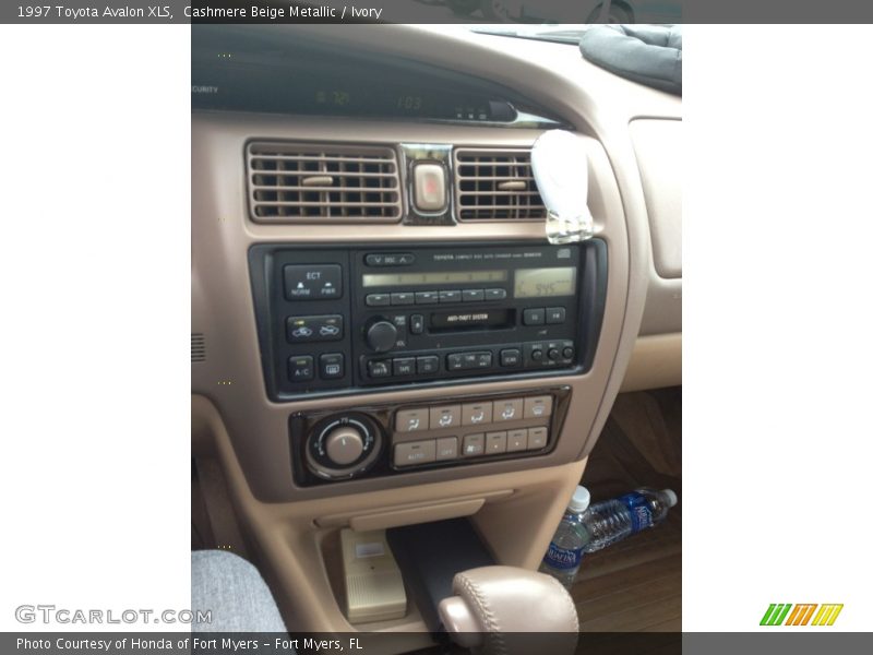 Cashmere Beige Metallic / Ivory 1997 Toyota Avalon XLS