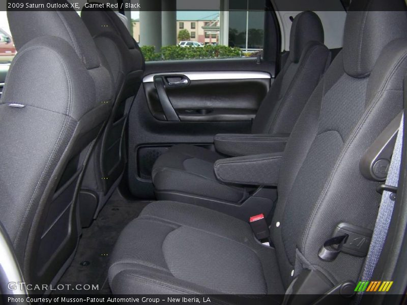 Garnet Red / Black 2009 Saturn Outlook XE