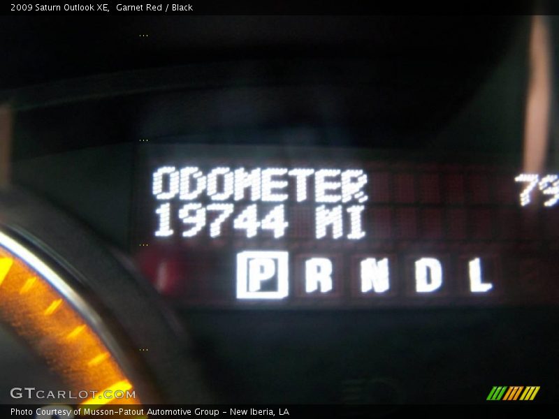 Garnet Red / Black 2009 Saturn Outlook XE