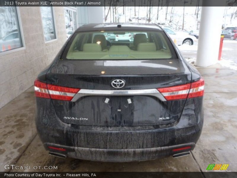 Attitude Black Pearl / Almond 2013 Toyota Avalon XLE
