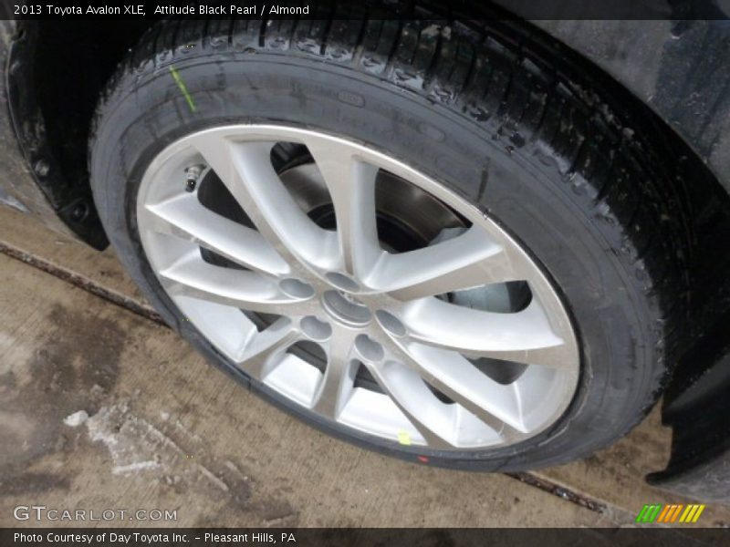 Attitude Black Pearl / Almond 2013 Toyota Avalon XLE