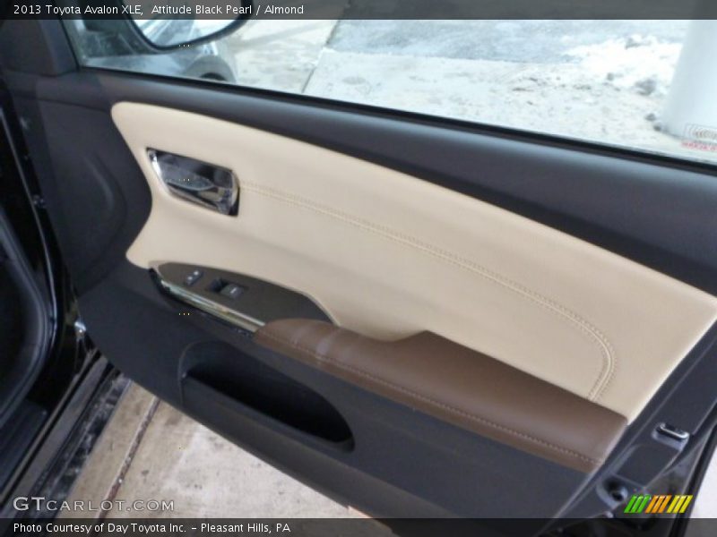 Attitude Black Pearl / Almond 2013 Toyota Avalon XLE