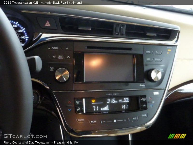 Attitude Black Pearl / Almond 2013 Toyota Avalon XLE