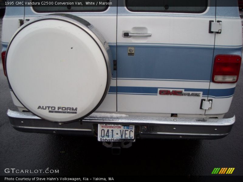 White / Maroon 1995 GMC Vandura G2500 Conversion Van