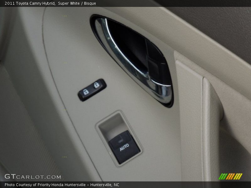Super White / Bisque 2011 Toyota Camry Hybrid