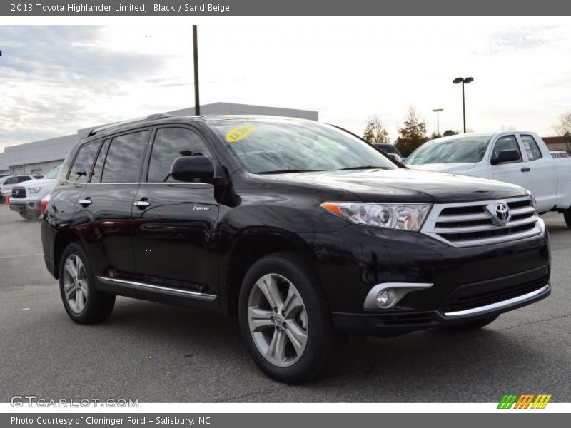 Front 3/4 View of 2013 Highlander Limited