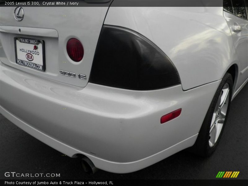 Crystal White / Ivory 2005 Lexus IS 300
