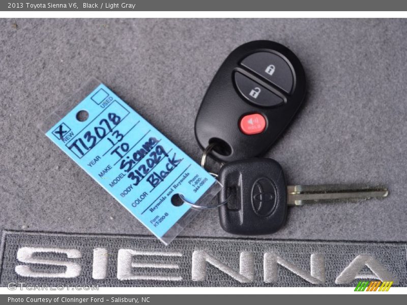 Black / Light Gray 2013 Toyota Sienna V6