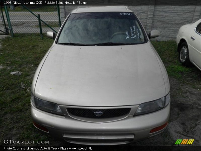 Pebble Beige Metallic / Beige 1995 Nissan Maxima GXE