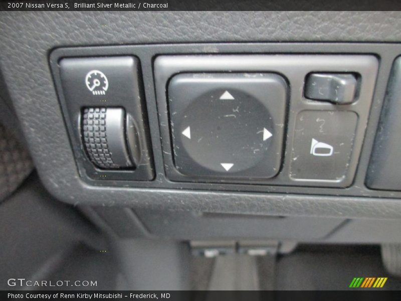 Brilliant Silver Metallic / Charcoal 2007 Nissan Versa S