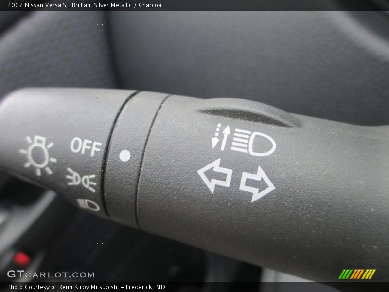 Brilliant Silver Metallic / Charcoal 2007 Nissan Versa S