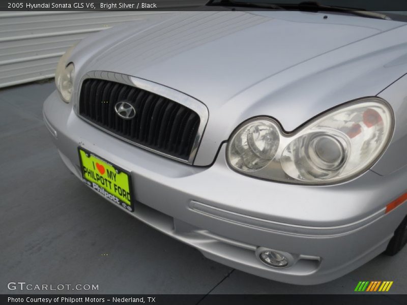 Bright Silver / Black 2005 Hyundai Sonata GLS V6