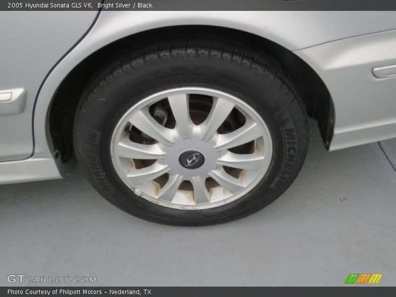 Bright Silver / Black 2005 Hyundai Sonata GLS V6