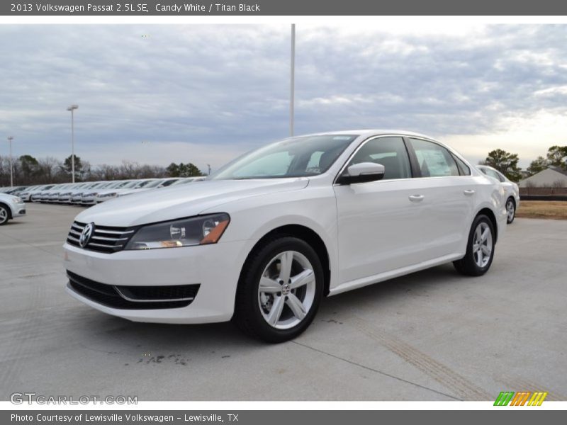 Candy White / Titan Black 2013 Volkswagen Passat 2.5L SE