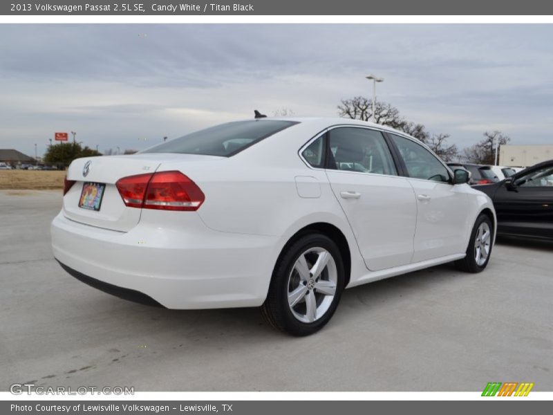 Candy White / Titan Black 2013 Volkswagen Passat 2.5L SE
