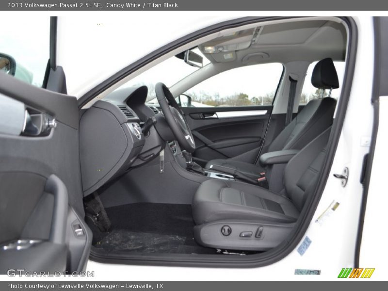 Candy White / Titan Black 2013 Volkswagen Passat 2.5L SE