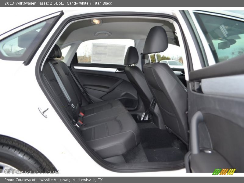 Candy White / Titan Black 2013 Volkswagen Passat 2.5L SE