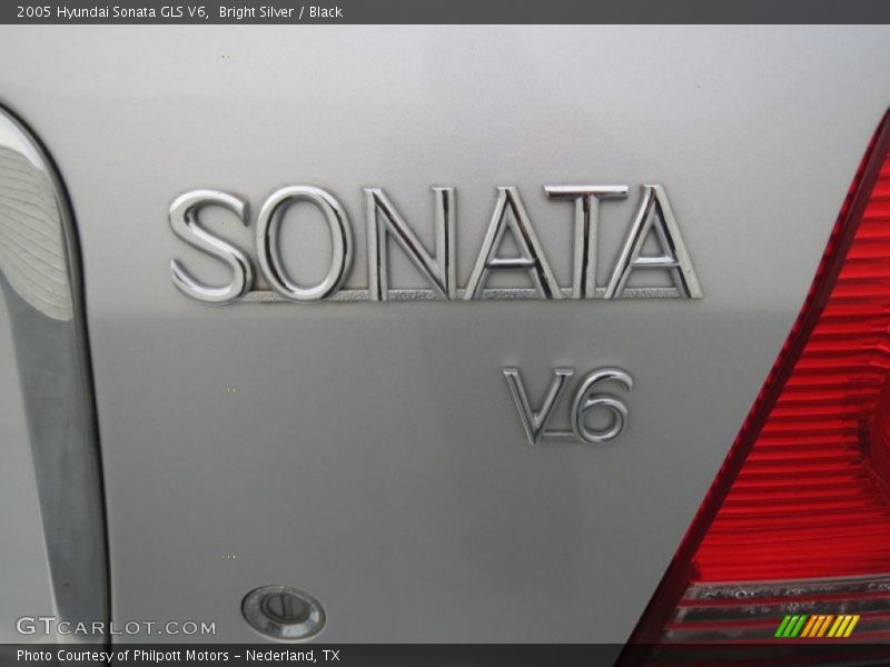 Bright Silver / Black 2005 Hyundai Sonata GLS V6