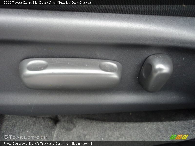 Classic Silver Metallic / Dark Charcoal 2010 Toyota Camry SE