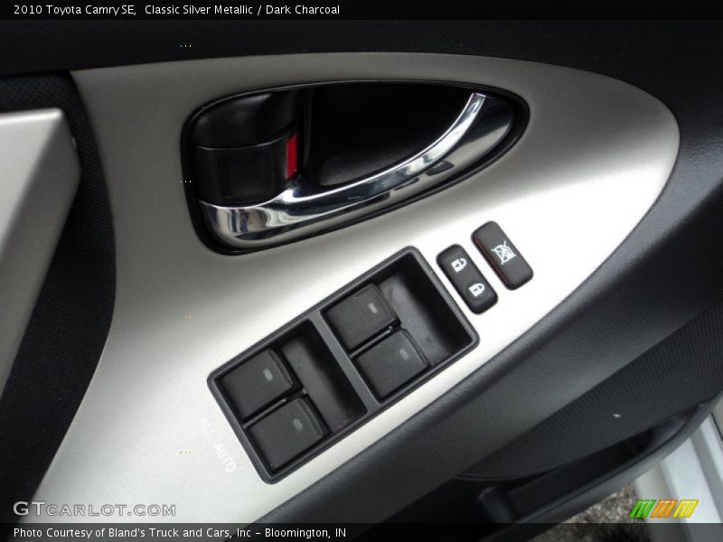 Classic Silver Metallic / Dark Charcoal 2010 Toyota Camry SE