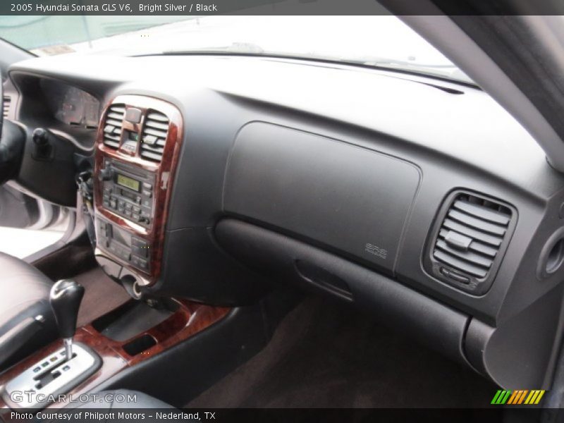 Bright Silver / Black 2005 Hyundai Sonata GLS V6