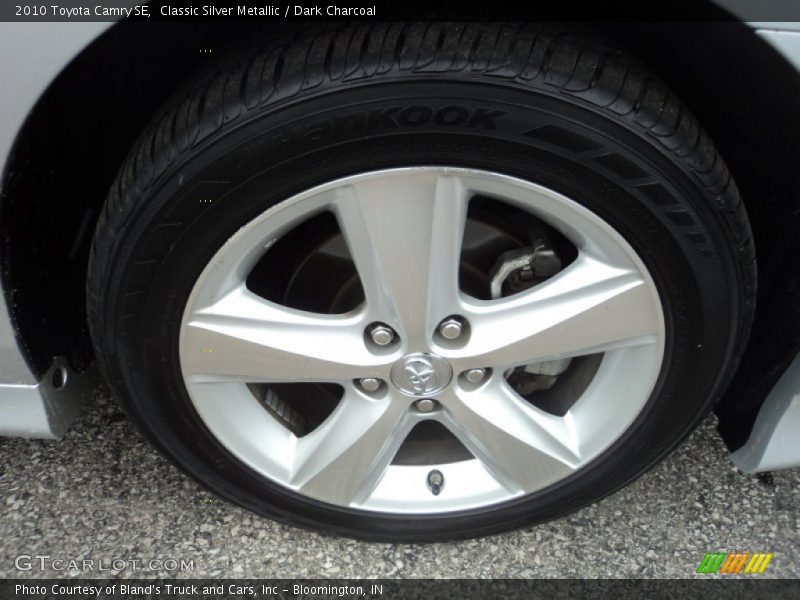 Classic Silver Metallic / Dark Charcoal 2010 Toyota Camry SE