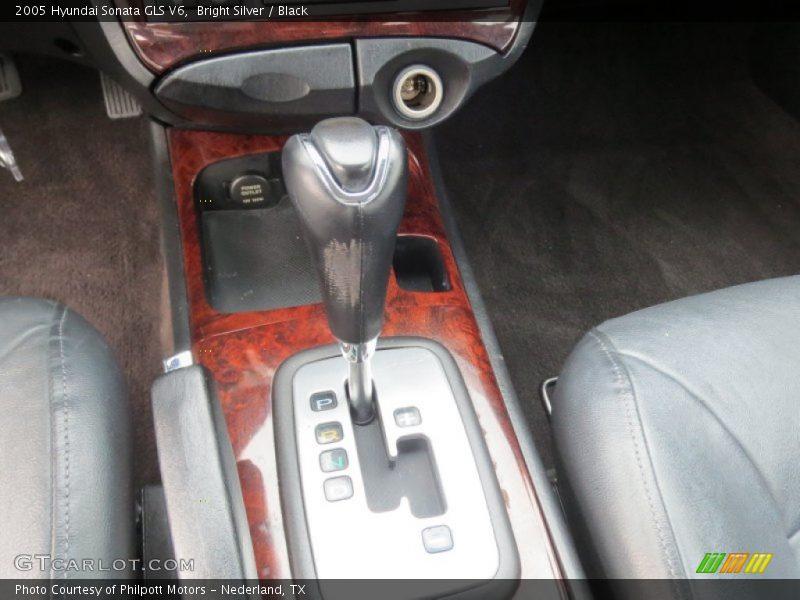 Bright Silver / Black 2005 Hyundai Sonata GLS V6