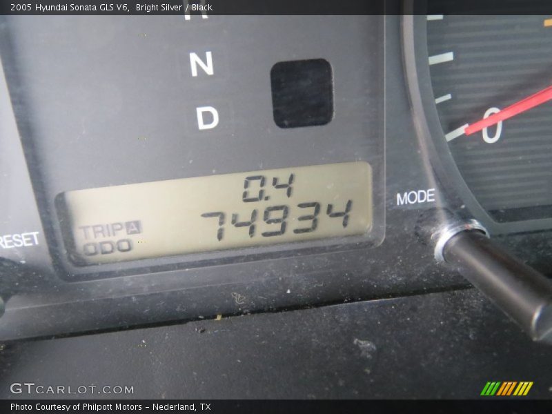 Bright Silver / Black 2005 Hyundai Sonata GLS V6