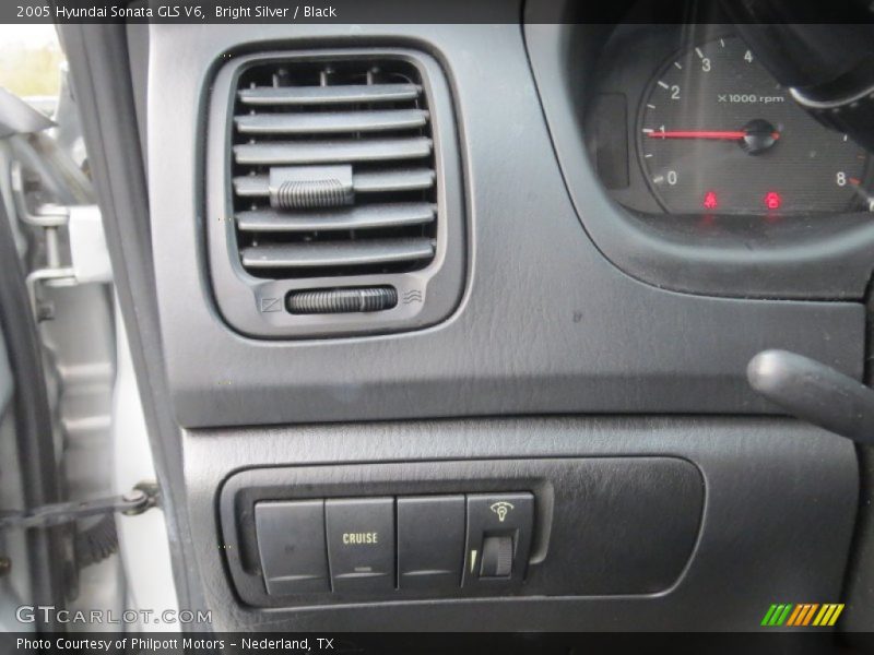 Bright Silver / Black 2005 Hyundai Sonata GLS V6