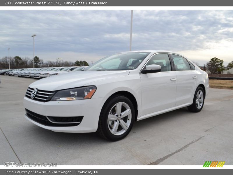 Candy White / Titan Black 2013 Volkswagen Passat 2.5L SE