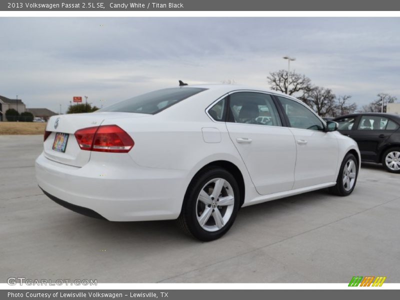 Candy White / Titan Black 2013 Volkswagen Passat 2.5L SE