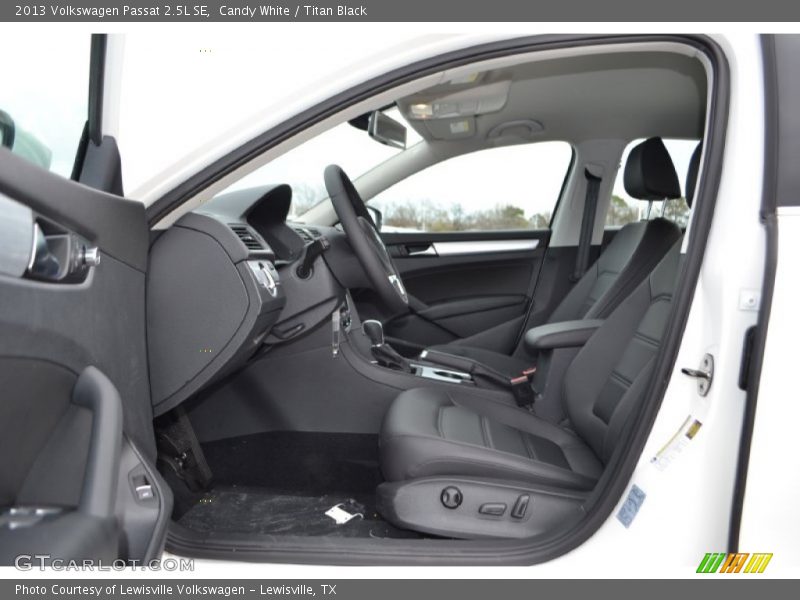 Candy White / Titan Black 2013 Volkswagen Passat 2.5L SE