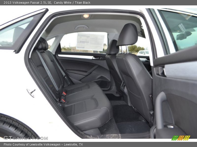 Candy White / Titan Black 2013 Volkswagen Passat 2.5L SE