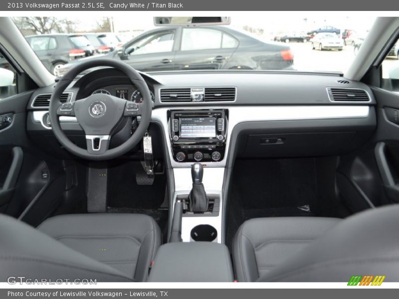 Candy White / Titan Black 2013 Volkswagen Passat 2.5L SE