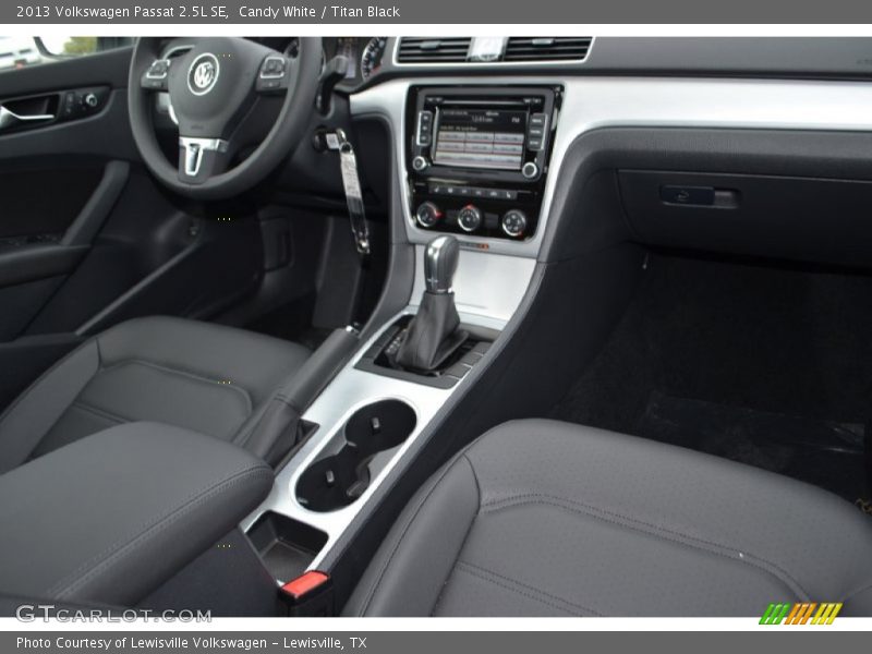 Candy White / Titan Black 2013 Volkswagen Passat 2.5L SE
