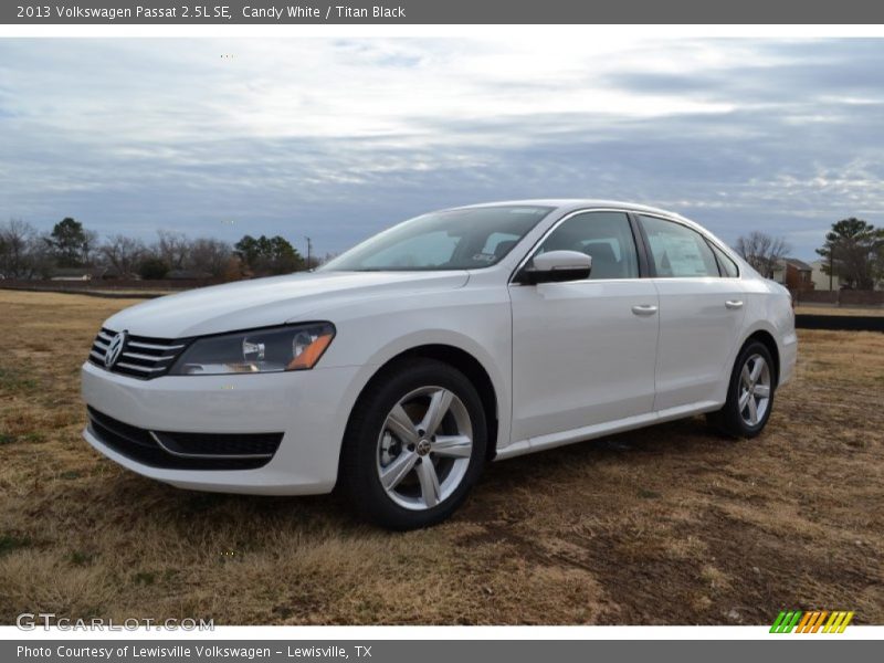 Candy White / Titan Black 2013 Volkswagen Passat 2.5L SE