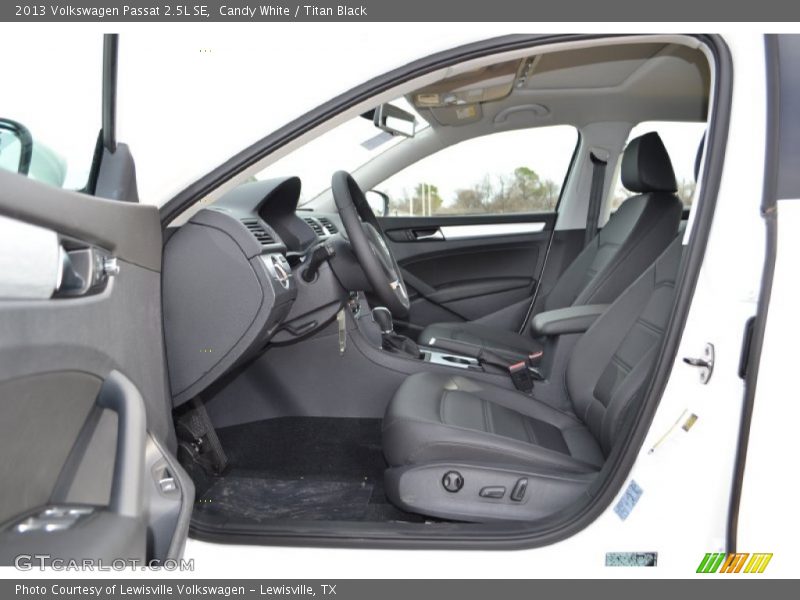 Candy White / Titan Black 2013 Volkswagen Passat 2.5L SE
