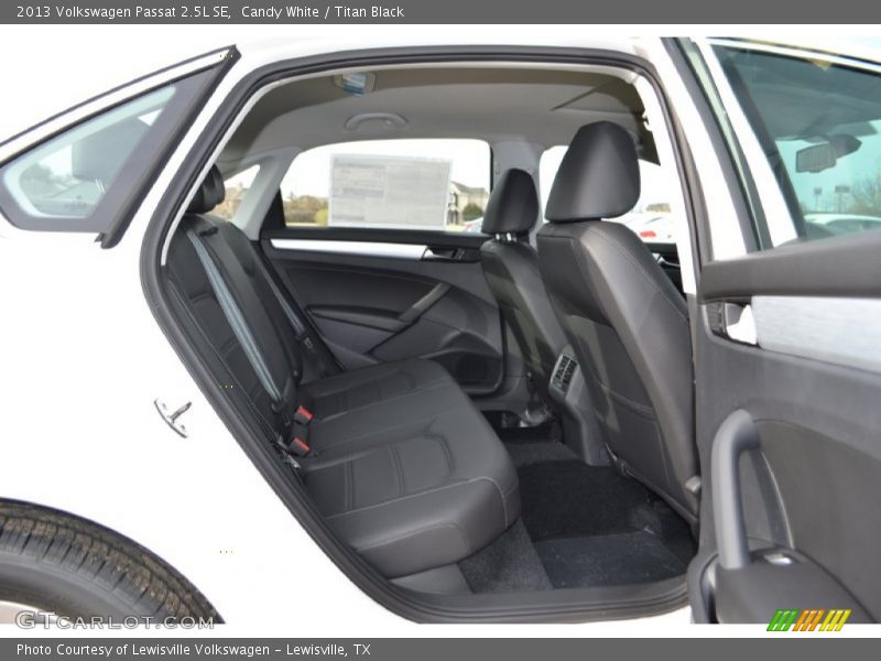 Candy White / Titan Black 2013 Volkswagen Passat 2.5L SE