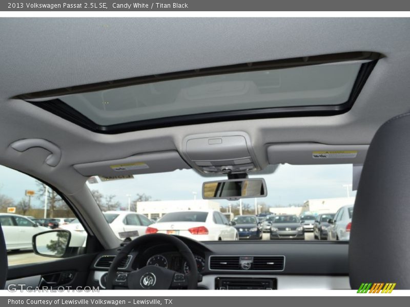 Candy White / Titan Black 2013 Volkswagen Passat 2.5L SE