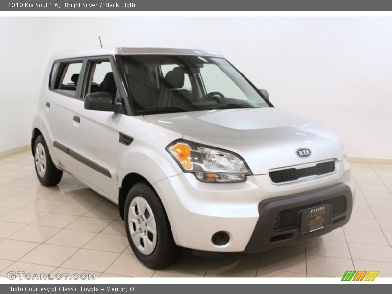 Bright Silver / Black Cloth 2010 Kia Soul 1.6