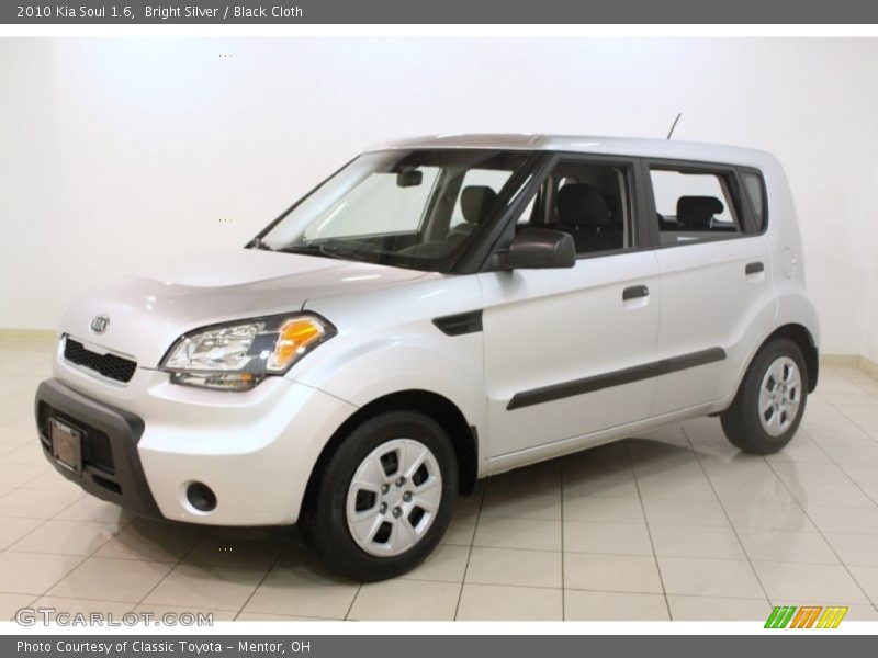 Bright Silver / Black Cloth 2010 Kia Soul 1.6