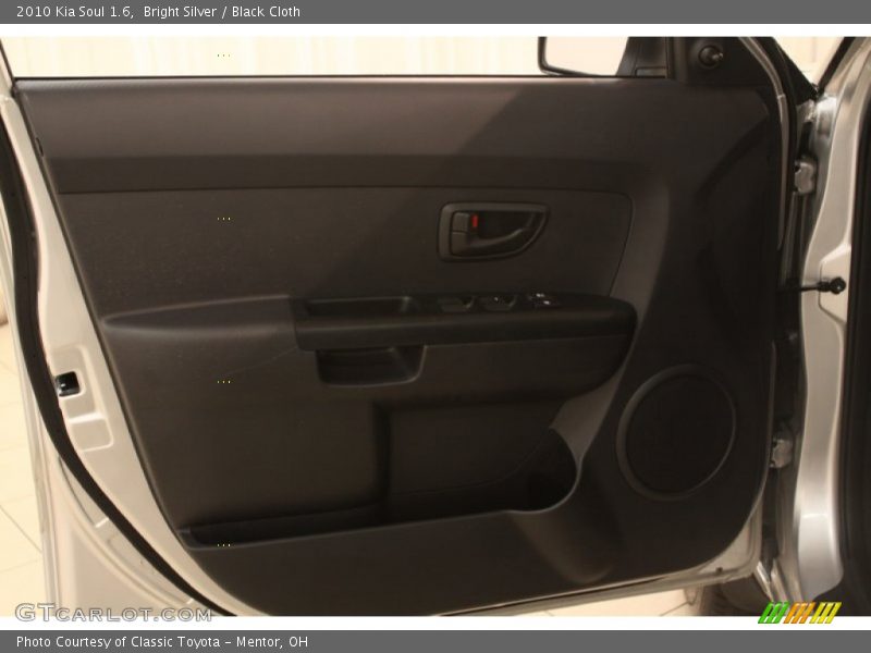 Bright Silver / Black Cloth 2010 Kia Soul 1.6
