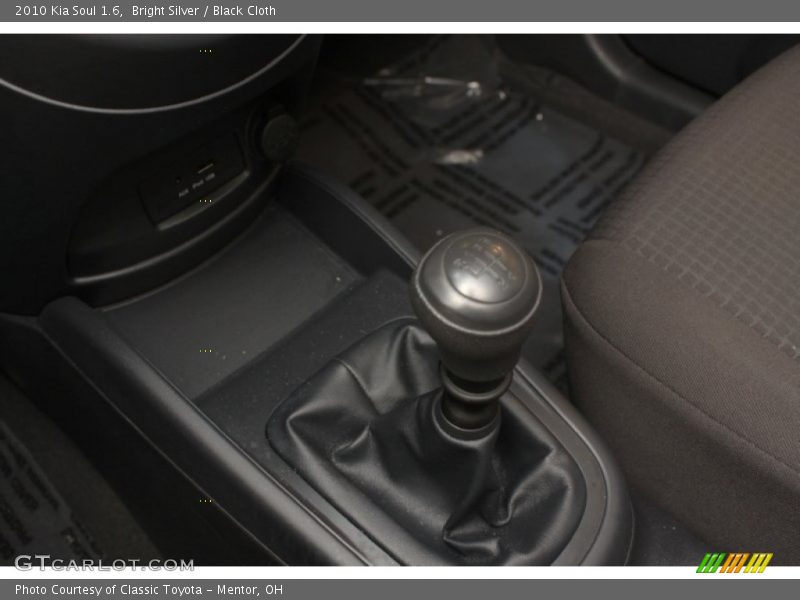 Bright Silver / Black Cloth 2010 Kia Soul 1.6