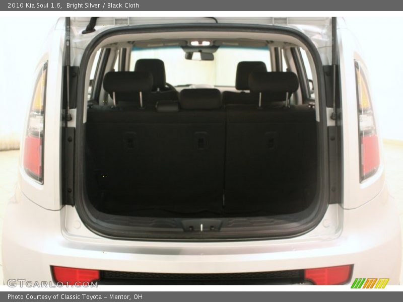 Bright Silver / Black Cloth 2010 Kia Soul 1.6